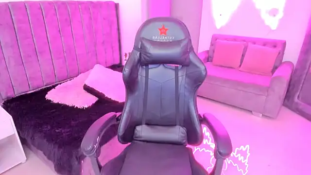 Snapshot of xiomara__cortes chatting on October 13, 7:38 pm xiomara  cortes online show from October 13, 7:38 pm