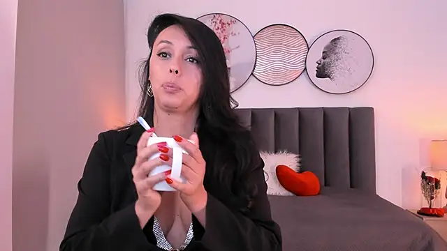 SaharaGarcia   online show from September 25, 9:12 pm