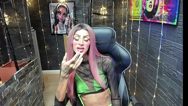 kissingdevil online show from March 3, 8:04 pm