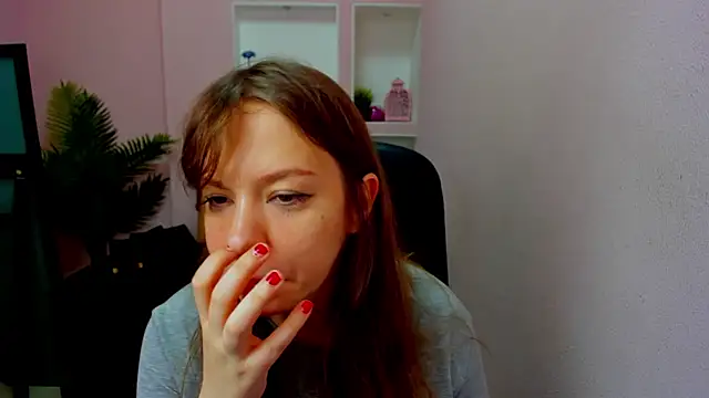 Snapshot of Persephoni chatting on October 25, 10:45 am Persephoni online show from October 25, 10:45 am