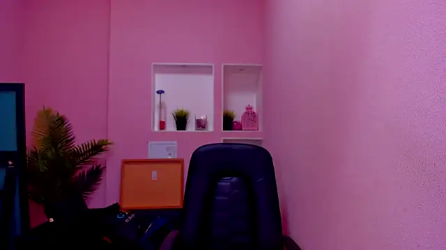 Snapshot of Persephoni chatting on October 29, 8:44 pm Persephoni online show from October 29, 8:44 pm