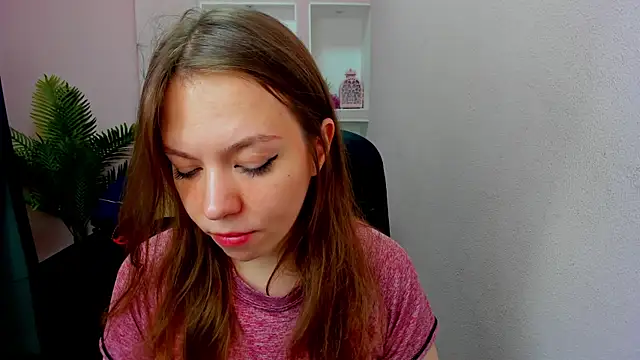 Snapshot of Persephoni chatting on October 13, 8:33 pm Persephoni online show from October 13, 8:33 pm