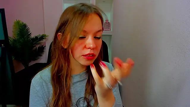 Snapshot of Persephoni chatting on October 15, 8:55 pm Persephoni online show from October 15, 8:55 pm