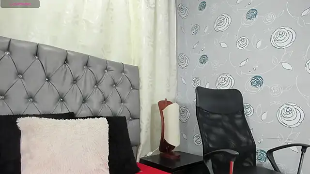 luna evaa online show from January 14, 3:17 pm