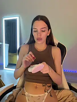 julia fly online show from March 13, 9:32 am