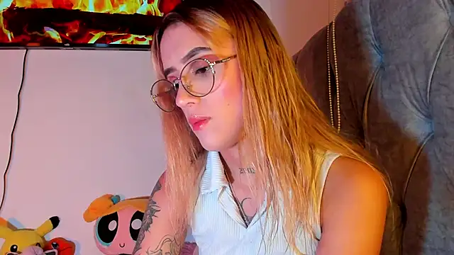 Snapshot of Sabrina_Cole chatting on October 24, 4:08 am Sabrina Cole online show from October 24, 4:08 am