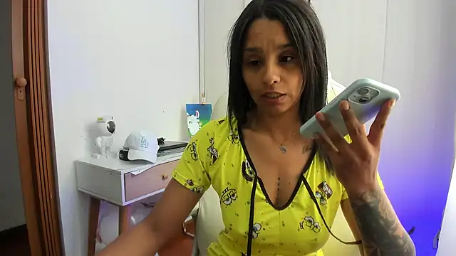 Gia  Paige online show from October 20, 6:00 pm