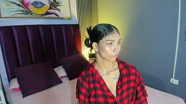 LauraAristizabal online show from April 18, 12:51 pm