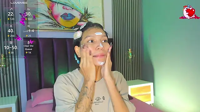 LauraAristizabal online show from October 24, 12:45 pm