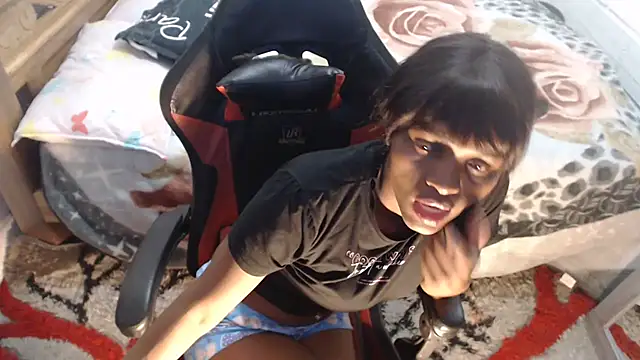 sexyjustin202 online show from November 12, 2:42 am