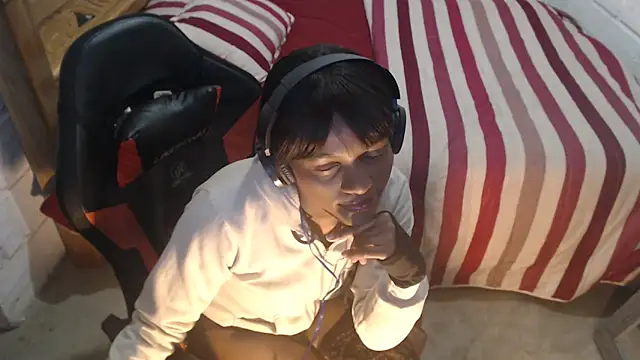 Snapshot of sexyjustin202 chatting on October 12, 2:47 am sexyjustin202 online show from October 12, 2:47 am