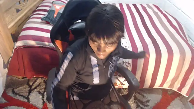 Snapshot of sexyjustin202 chatting on October 17, 3:21 am sexyjustin202 online show from October 17, 3:21 am