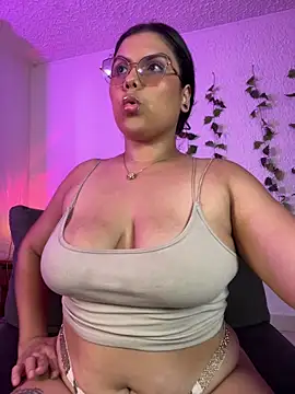 Snapshot of kittylu__ chatting on September 13, 2:30 am kittylu online show from September 13, 2:30 am