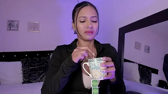 Snapshot of CeliWoods chatting on September 30, 11:27 am CeliWoods online show from September 30, 11:27 am