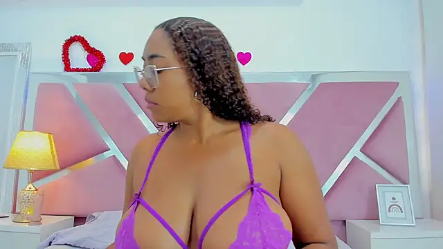 Snapshot of Aisharhodes00 chatting on October 6, 8:24 pm Aisharhodes00 online show from October 6, 8:24 pm