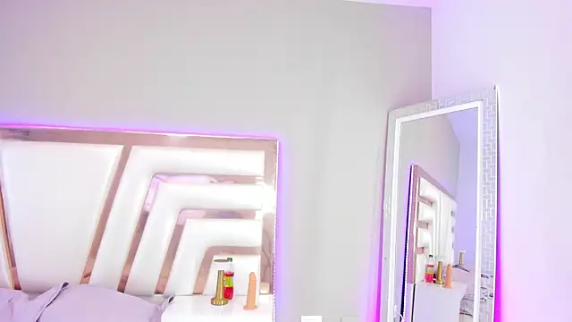 Aisharhodes00 online show from March 13, 9:05 pm