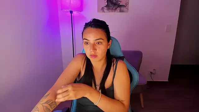 Emily Nicole online show from April 11, 2:06 am