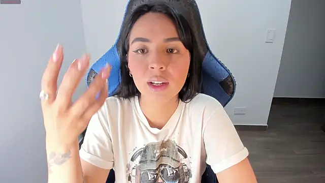 Emily Nicole online show from October 22, 1:21 am