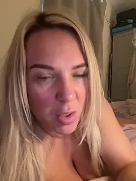 Bustyblondebabe32 online show from April 7, 5:53 am