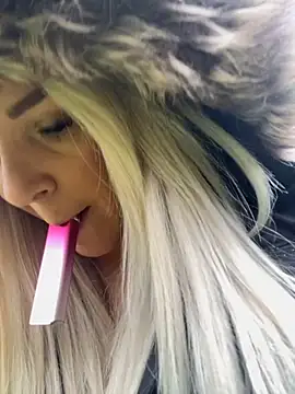 Snapshot of Bustyblondebabe32 chatting on October 30, 11:33 am Bustyblondebabe32 online show from October 30, 11:33 am