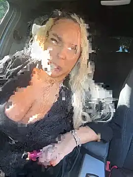 Snapshot of Bustyblondebabe32 chatting on September 22, 3:21 pm Bustyblondebabe32 online show from September 22, 3:21 pm