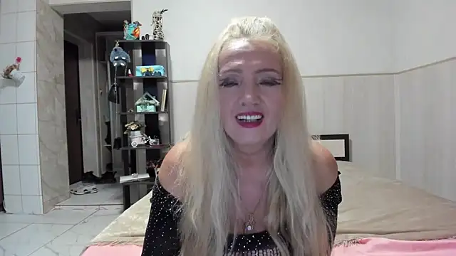 TrueFoxyyy online show from October 5, 4:45 pm