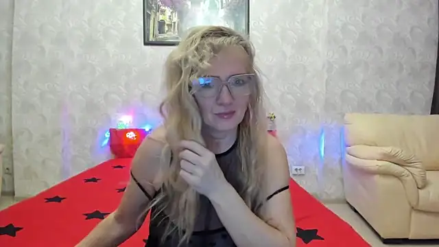 TrueFoxyyy online show from March 18, 4:01 pm