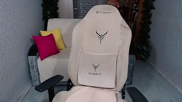 Snapshot of lillit__gold chatting on October 17, 10:29 am lillit gold online show from October 17, 10:29 am