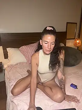 Charlieinparadise online show from July 21, 12:06 pm