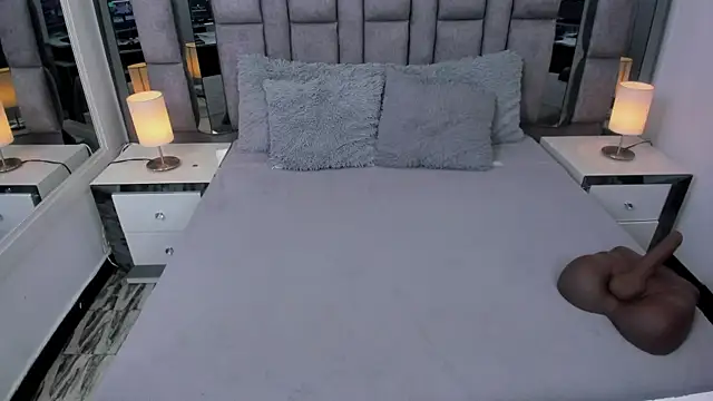 Snapshot of EMMAHILL1 chatting on September 28, 11:48 am EMMAHILL1 online show from September 28, 11:48 am