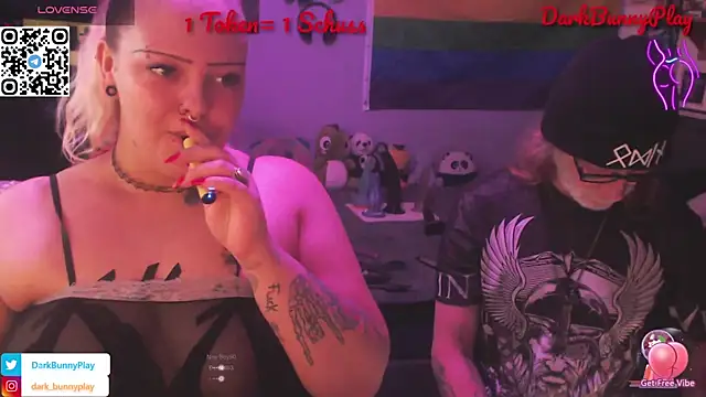 Snapshot of DarkBunnyPlay chatting on September 25, 7:51 am DarkBunnyPlay online show from September 25, 7:51 am