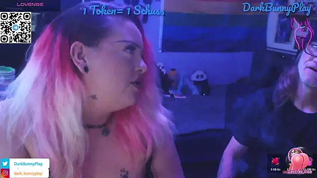 Snapshot of DarkBunnyPlay chatting on October 5, 9:36 am DarkBunnyPlay online show from October 5, 9:36 am