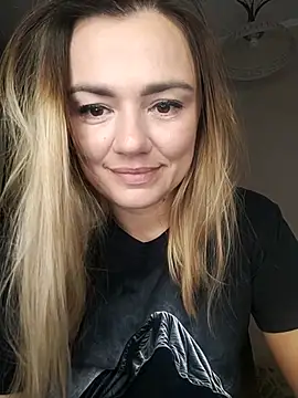 Snapshot of KrissSexi chatting on October 14, 5:43 am KrissSexi online show from October 14, 5:43 am