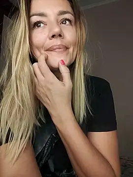 Snapshot of KrissSexi chatting on October 17, 6:38 am KrissSexi online show from October 17, 6:38 am