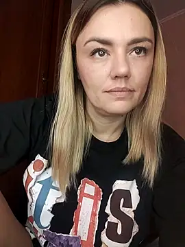 Snapshot of KrissSexi chatting on September 18, 6:23 am KrissSexi online show from September 18, 6:23 am