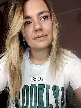 Snapshot of KrissSexi chatting on October 5, 11:15 am KrissSexi online show from October 5, 11:15 am