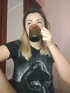 Snapshot of KrissSexi chatting on October 31, 6:15 am KrissSexi online show from October 31, 6:15 am