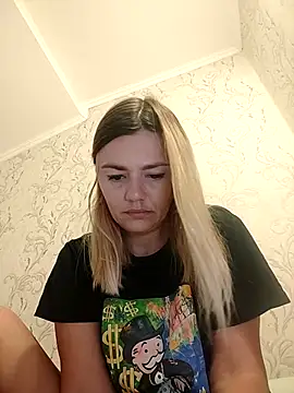 Snapshot of KrissSexi chatting on September 28, 4:19 am KrissSexi online show from September 28, 4:19 am