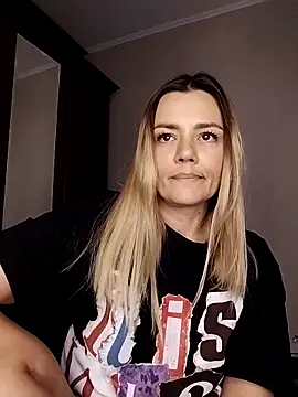 Snapshot of KrissSexi chatting on October 21, 12:20 pm KrissSexi online show from October 21, 12:20 pm