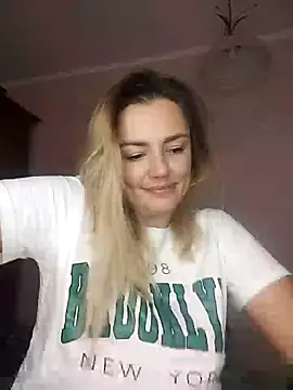 Snapshot of KrissSexi chatting on October 13, 5:10 am KrissSexi online show from October 13, 5:10 am