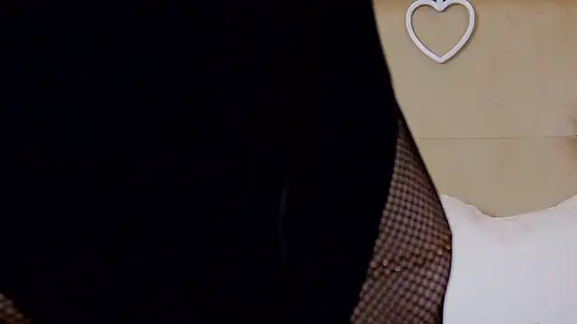 AmeliaJune online show from November 26, 11:00 am