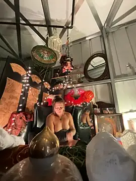 Snapshot of SummerBlueMoon chatting on October 22, 4:28 am SummerBlueMoon online show from October 22, 4:28 am