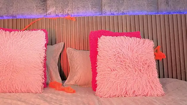 Snapshot of MishaKinki chatting on October 27, 7:08 pm MishaKinki online show from October 27, 7:08 pm