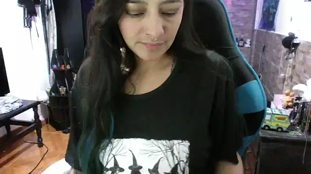 Snapshot of AngelaQueen_ chatting on October 15, 6:10 pm AngelaQueen  online show from October 15, 6:10 pm