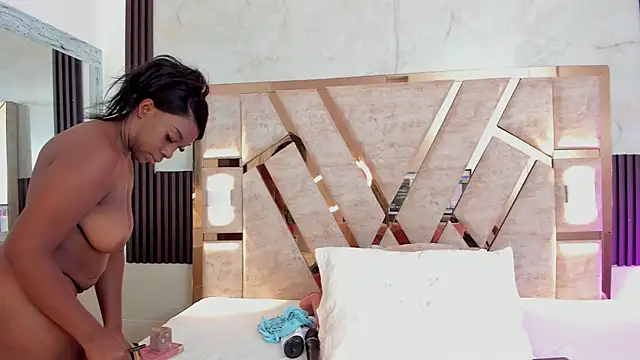 Snapshot of Athenea_Mills chatting on October 24, 6:48 pm Athenea Mills online show from October 24, 6:48 pm