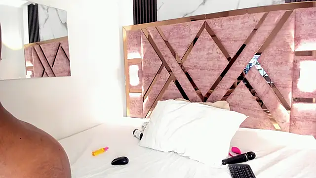 Snapshot of Athenea_Mills chatting on October 10, 8:14 pm Athenea Mills online show from October 10, 8:14 pm