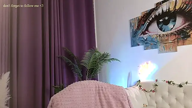 LauraCoy online show from November 15, 8:32 pm