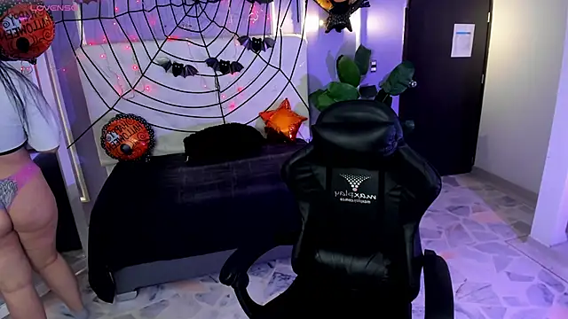 martinasaez online show from October 8, 8:24 pm