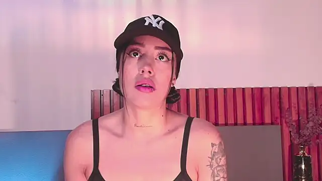 NoraDasilva online show from December 2, 1:35 pm