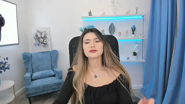 Snapshot of AnneTLi chatting on October 5, 7:19 pm AnneTLi online show from October 5, 7:19 pm